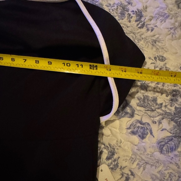 Chic Black Jumpsuit with White Accents - Picture 4 of 7